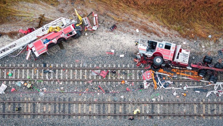 ABD’de feci kaza 3’ü ağır 15 yaralı! İtfaiye aracı ile tren çarpıştı