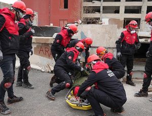 Afet Gönüllülerine Teorik ve Uygulamalı Eğitim