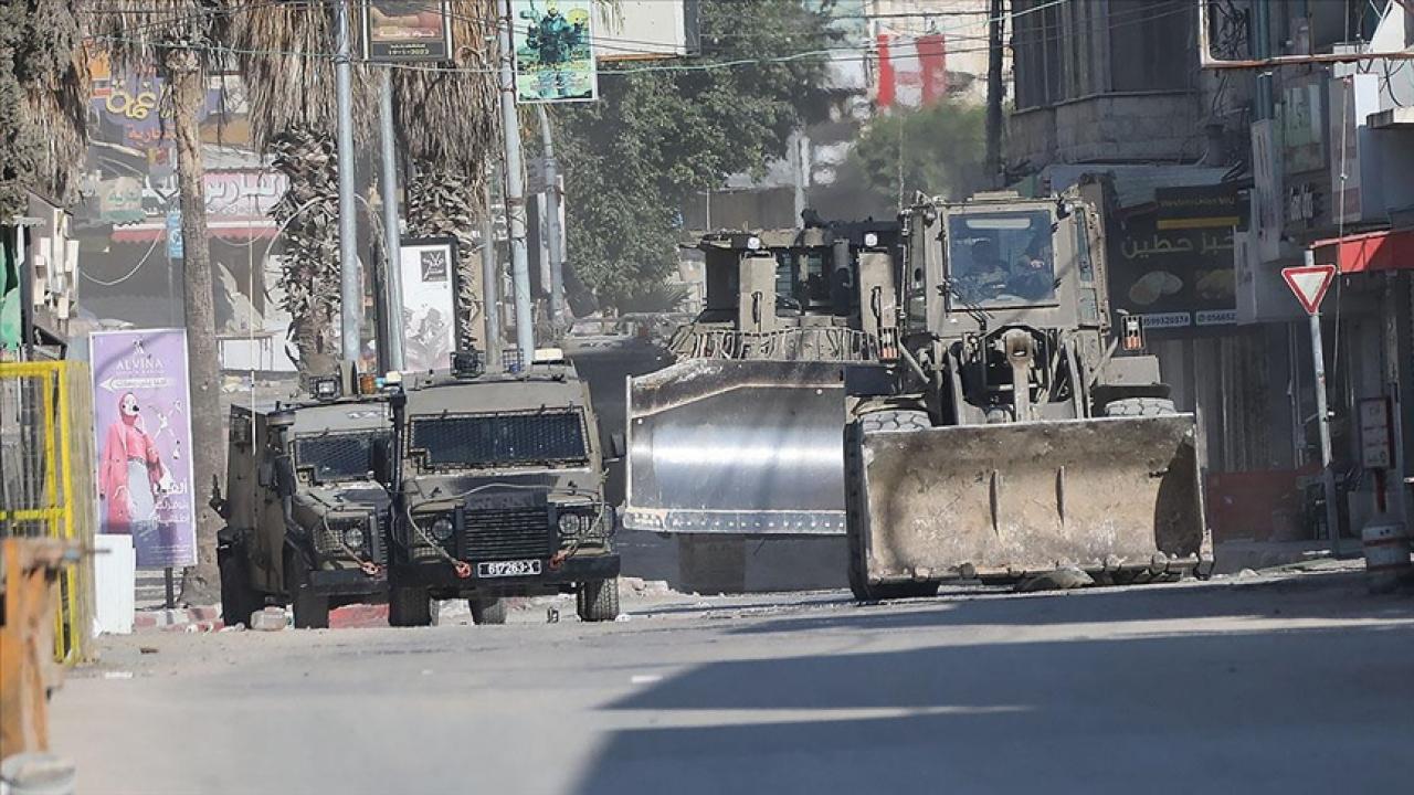 Batı Şeria’da baskınlar sürüyor…Filistinli kadın tutuklandı!