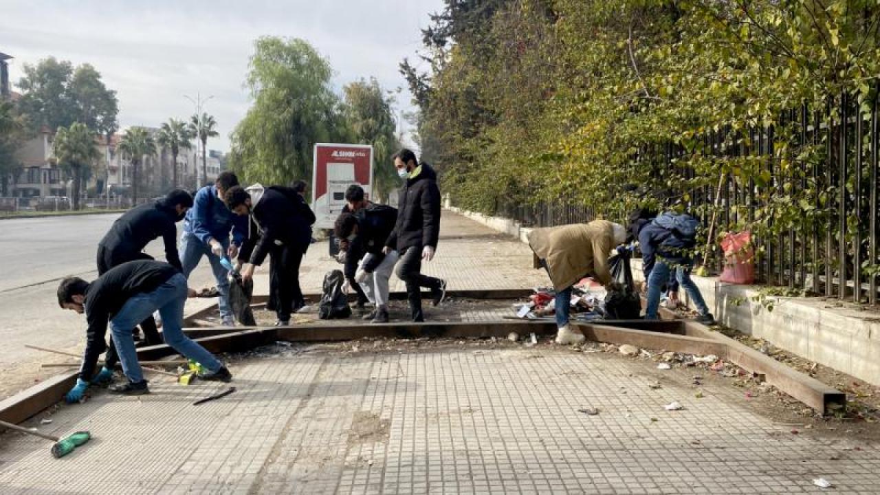 Gönüllü gençler sokakları temizledi…Şam sokakları kirden arınıyor!