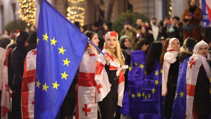 Gürcistan’da AB yanlıları sokağa indi