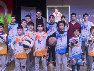 Milli basketbolcu Tarık Biberovic, İNO Barstow Okulları “İlham Verenler Konferansı”nda gençlerle buluştu