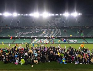 Real Betis taraftarlarından anlamlı hareket