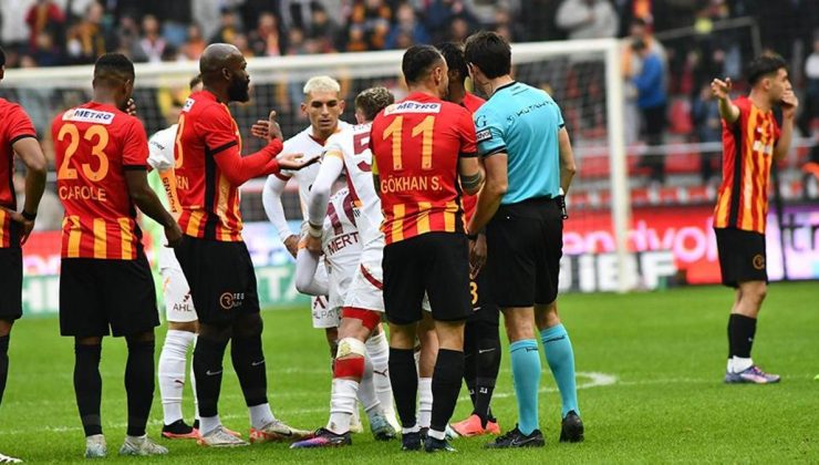 Trio’da Kayserispor – Galatasaray maçının tartışmalı pozisyonları değerlendirildi: Verilen penaltı kararı, golde ihlal şüphesi…